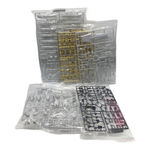 BANDAI (バンダイ) ガンプラ RG 1/144 νガンダム[チタニウムフィニッシュ] プラモデル (ガンダムベース限定)