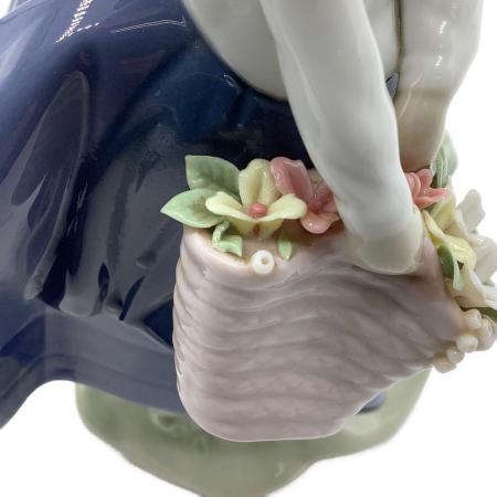 LLADRO (リヤドロ) フィギュリン きれいな花ばかり｜トレファクONLINE