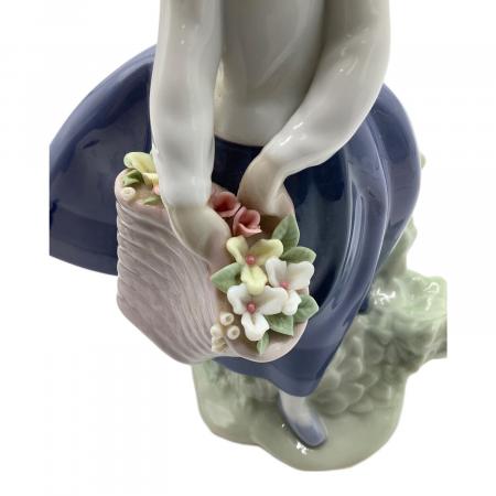 LLADRO (リヤドロ) フィギュリン きれいな花ばかり｜トレファクONLINE