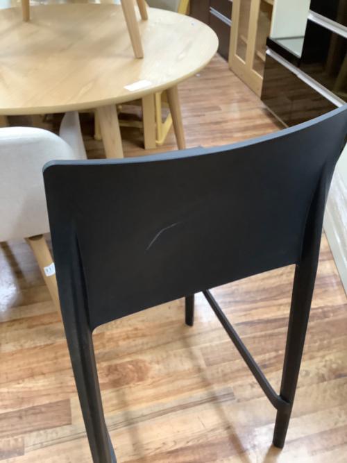 VOLT スツール ブラック