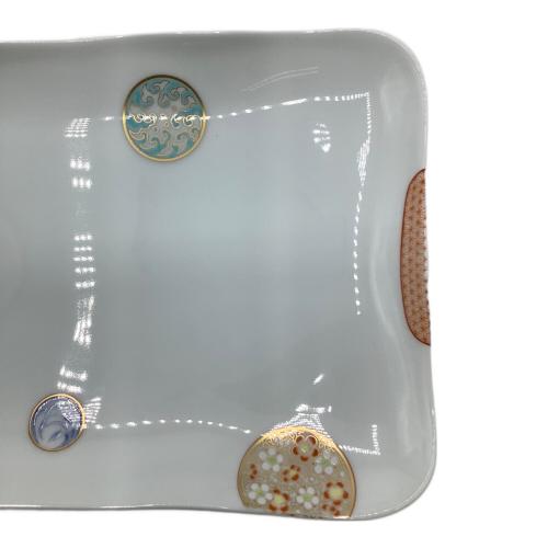 深川製磁 (フカガワセイジ) 角盛皿 寿赤絵