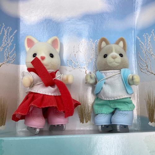 EPOCH (エポック) シルバニアファミリー Ice Skating Duo