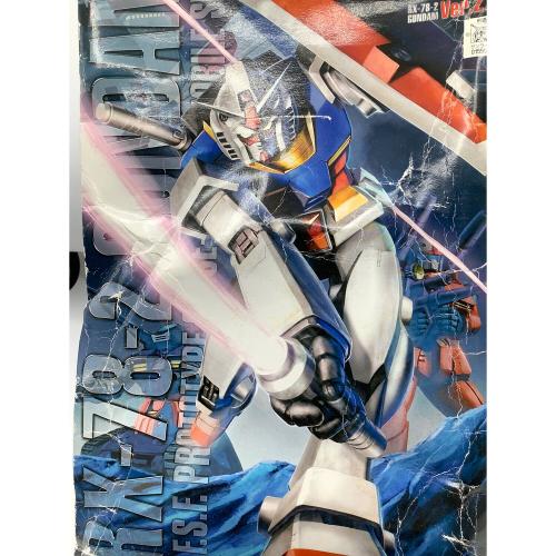 BANDAI (バンダイ) 1/100 MG RX-78-2 ガンダム Ver.2.0「機動戦士ガンダム」 プラモデル 箱イタミ有