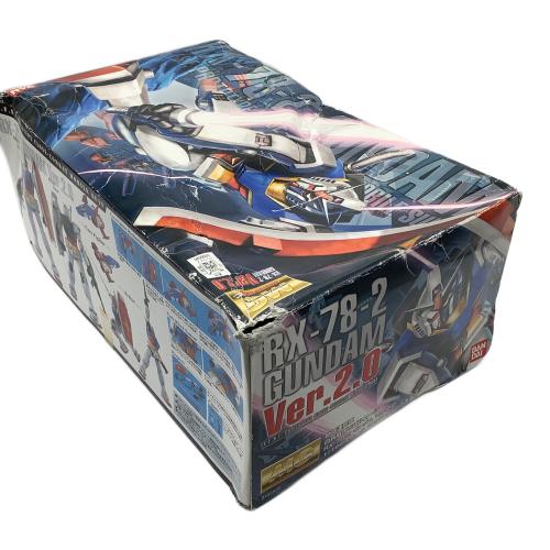 BANDAI (バンダイ) 1/100 MG RX-78-2 ガンダム Ver.2.0「機動戦士ガンダム」 プラモデル 箱イタミ有