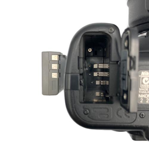 Nikon (ニコン) デジタル一眼レフカメラ D5000 nikkor 18-55mm