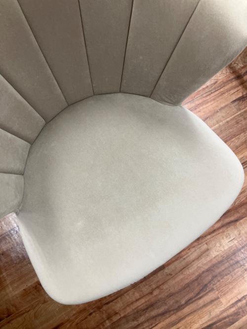 シェル型 ダイニングチェアー ベージュ