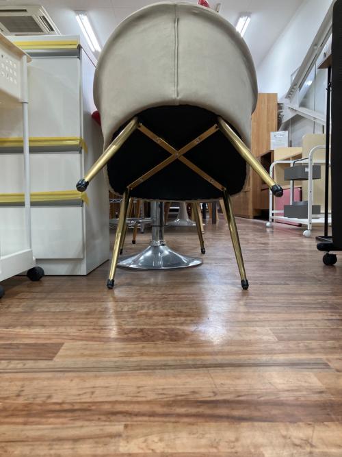 シェル型 ダイニングチェアー ベージュ