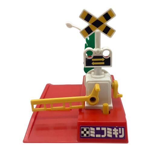 TOMY (トミー) ミニカーアクションシリーズ トミカふみきり