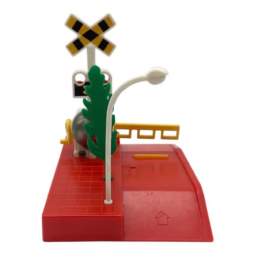 TOMY (トミー) ミニカーアクションシリーズ トミカふみきり