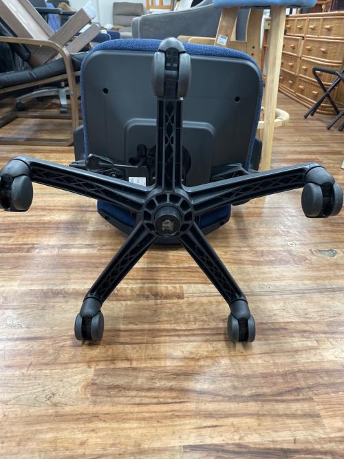 オカムラ ワークチェアー 8CB5KA ブルー