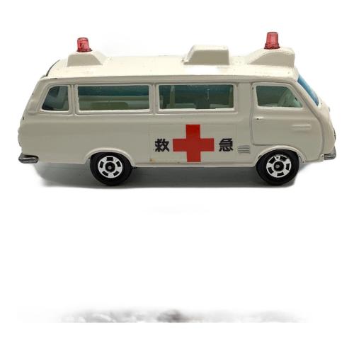 TOMY (トミー) ハイエース コミューター 救急車 トミカ 5657