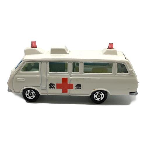 TOMY (トミー) ハイエース コミューター 救急車 トミカ 5657