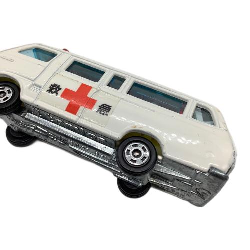 TOMY (トミー) ハイエース コミューター 救急車 トミカ 5657
