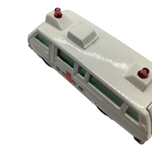 TOMY (トミー) ハイエース コミューター 救急車 トミカ 5657