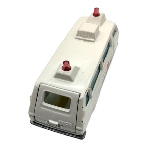TOMY (トミー) ハイエース コミューター 救急車 トミカ 5657