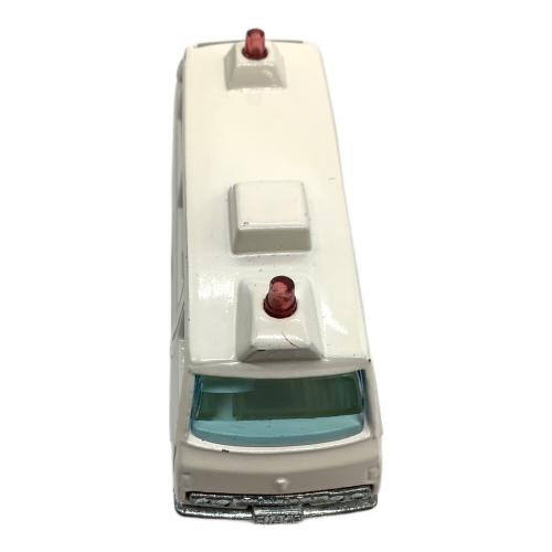 TOMY (トミー) ハイエース コミューター 救急車 トミカ 5657