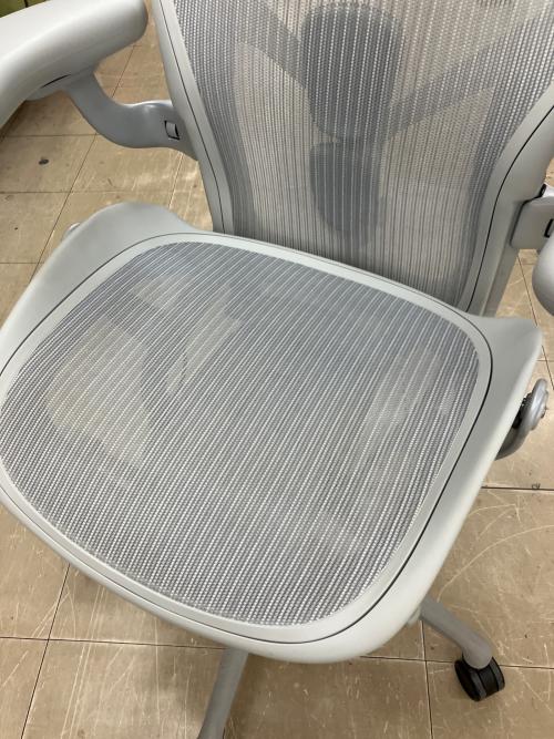 Herman Miller (ハーマンミラー) アーロンチェア ホワイト 63 リマスタード
