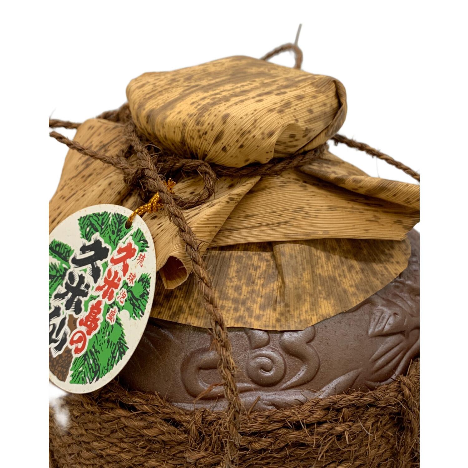 久米島の久米仙 (クメジマノクメセン) 琉球泡盛 1800ml 箱付