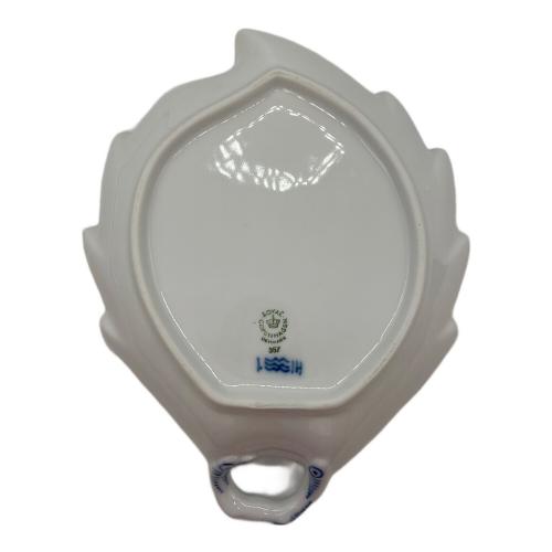 ROYAL COPENHAGEN (ロイヤル・コペンハーゲン) リーフプレート ブルーフルーテッド・ハーフレース