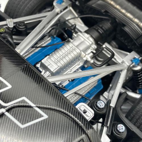 AUTOart (オートアート) Ford GT LM Spec Ⅱ Test Car ダイキャストカー サイドミラー折れ有