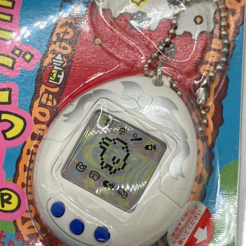 BANDAI (バンダイ) たまごっち 新種発見たまごっちホワイト×シルバー 未使用 ▲