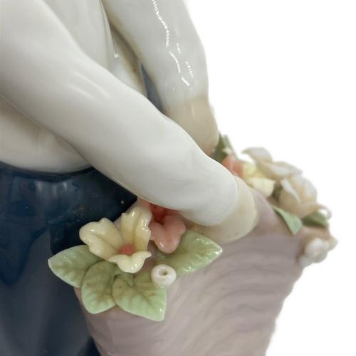 LLADRO (リヤドロ) フィギュリン きれいな花ばかり