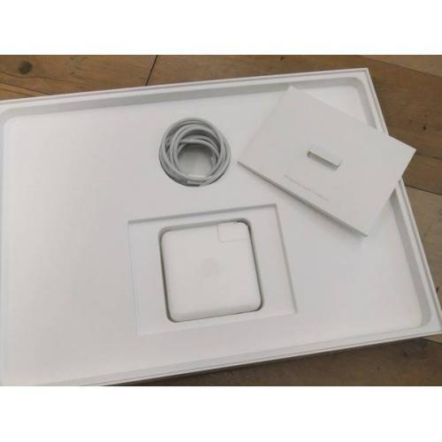 Apple MacBook Pro Touch Bar スペースグレイ MLH42JA/A 15.4インチ Core i7 16GB SSD:512GB