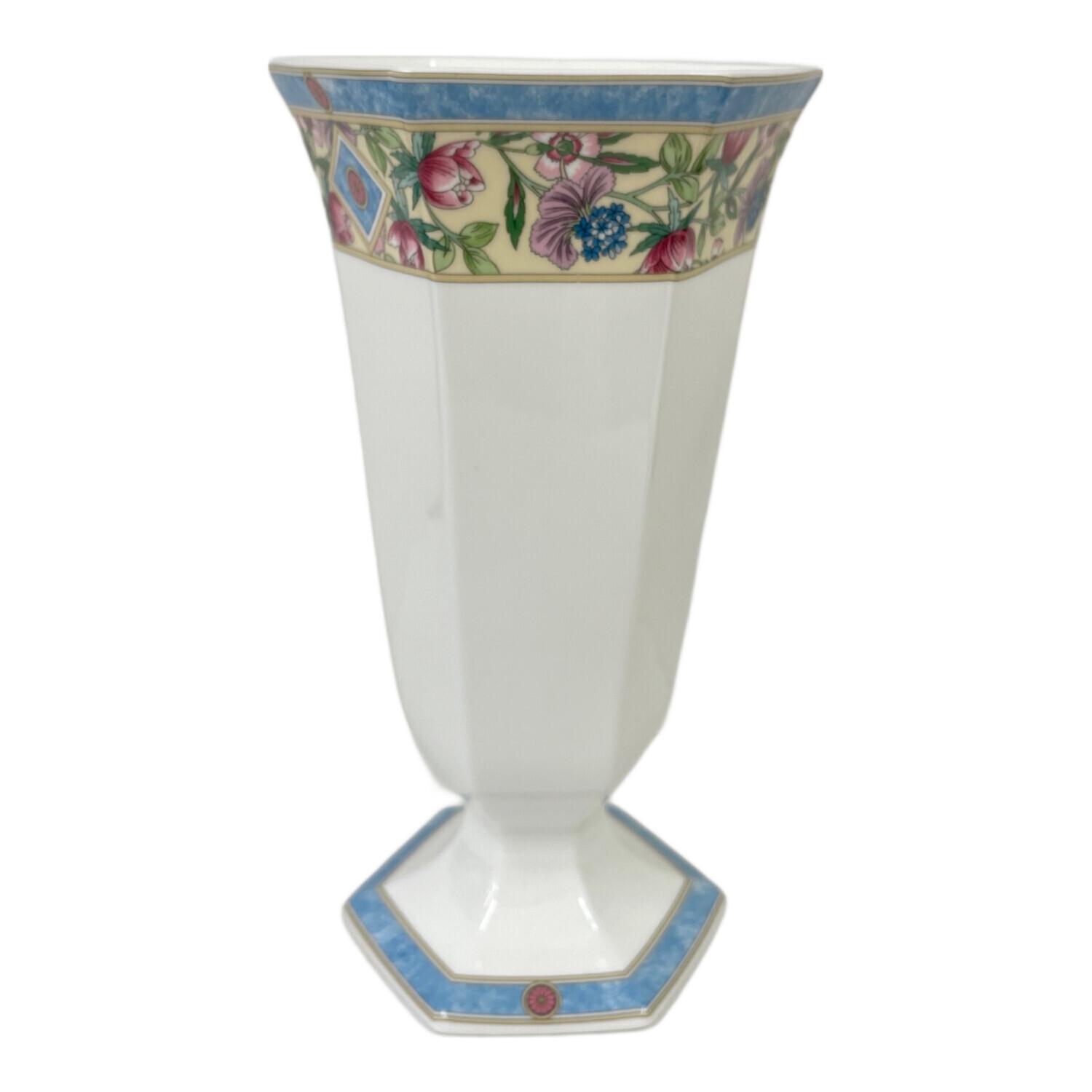 ウェッジウッド　花瓶　サラ ウェッジウッドのサラ（SARAH）シリーズ、アンティークの花瓶