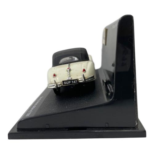 ミニカー ホワイト 25450 Jaguar XK 140