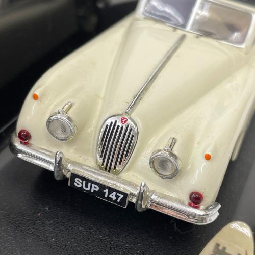 ミニカー ホワイト 25450 Jaguar XK 140