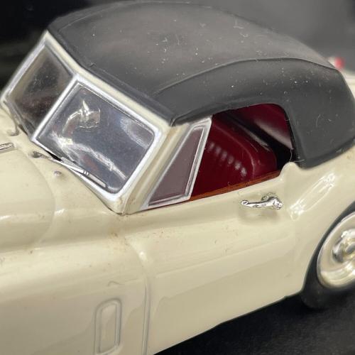 ミニカー ホワイト 25450 Jaguar XK 140