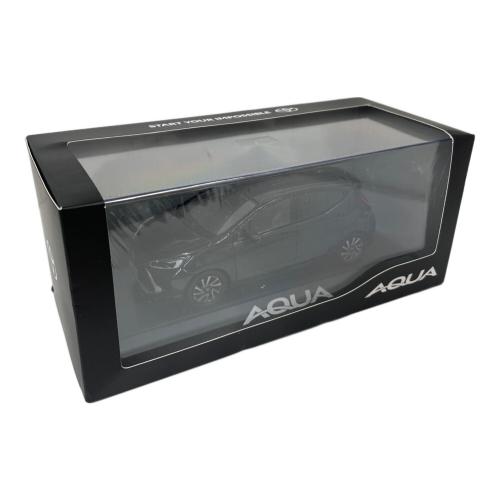 TOYOTA (トヨタ) 模型 209.ブラックマイカ AQUA