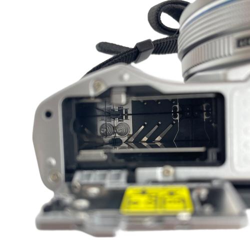 OLYMPUS (オリンパス) ミラーレスデジタルカメラ OM-D E-M10 14-42mm EZ レンズキット