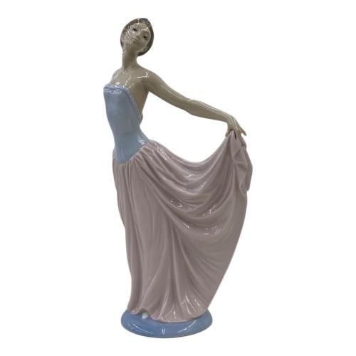LLADRO (リヤドロ) フィギュリン 05050 DE ENSAYO DANCER（踊る少女）