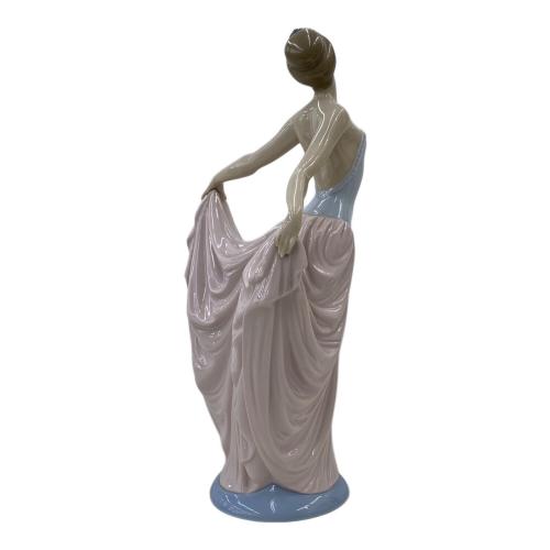 LLADRO (リヤドロ) フィギュリン 05050 DE ENSAYO DANCER（踊る少女）