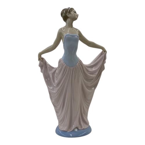LLADRO (リヤドロ) フィギュリン 05050 DE ENSAYO DANCER（踊る少女）