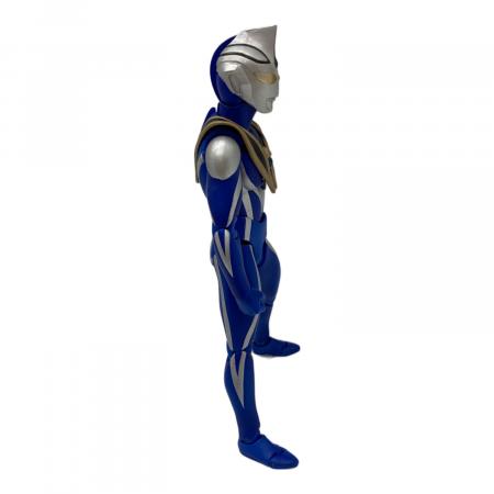 男の子おもちゃ 特製台座付 ウルトラマンアグル V2 ULTRA-ACT