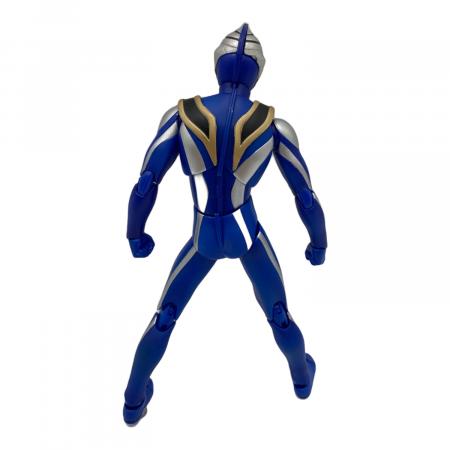 男の子おもちゃ 特製台座付 ウルトラマンアグル V2 ULTRA-ACT