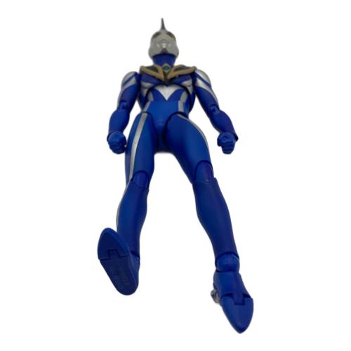 男の子おもちゃ 特製台座付 ウルトラマンアグル V2 ULTRA-ACT