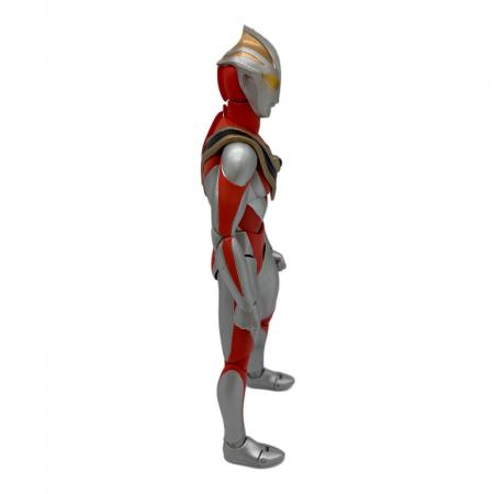 【中古】ULTRA-ACT ウルトラマンガイア (V2) 男の子おもちゃ 初回特典付 ウルトラマンガイア V2 ULTRA-ACT