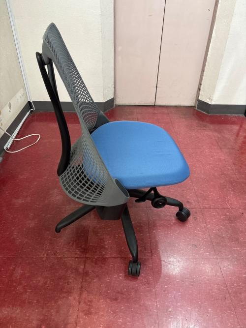 Herman Miller (ハーマンミラー) セイルチェア ブラック×ブルー