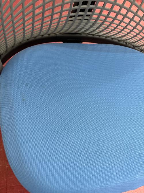 Herman Miller (ハーマンミラー) セイルチェア ブラック×ブルー