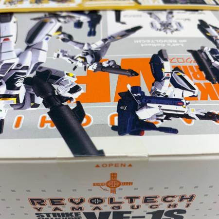 【新品】リボルテック マクロス ストライクバルキリーVF-1S マクロス ストライクバルキリー VF-1S リボルテック フィギュア