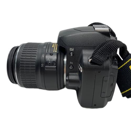 Nikon (ニコン) デジタル一眼レフカメラ D40