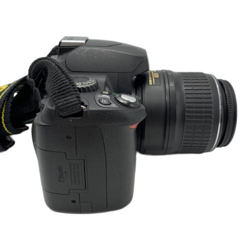 Nikon (ニコン) デジタル一眼レフカメラ D40
