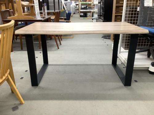 木目調ダイニングテーブル