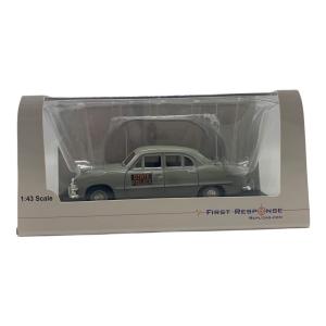 1/43 1950 フォード 4ドア ニューヨーク市警察 モデルカー