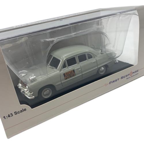 1/43 1950 フォード 4ドア ニューヨーク市警察 モデルカー