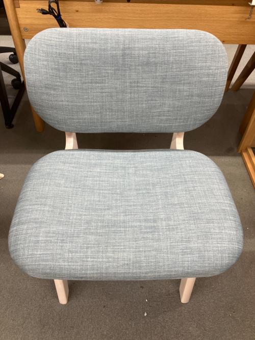 ニトリ ダイニング4点セット ナチュラル×グレー×レッド リラックス