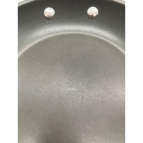 LE CREUSET (ルクルーゼ) フライパン O16013 20cm